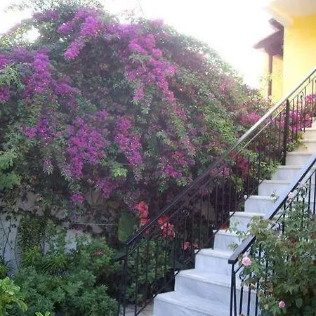 Eros Appartments بيت ضيافة 3*