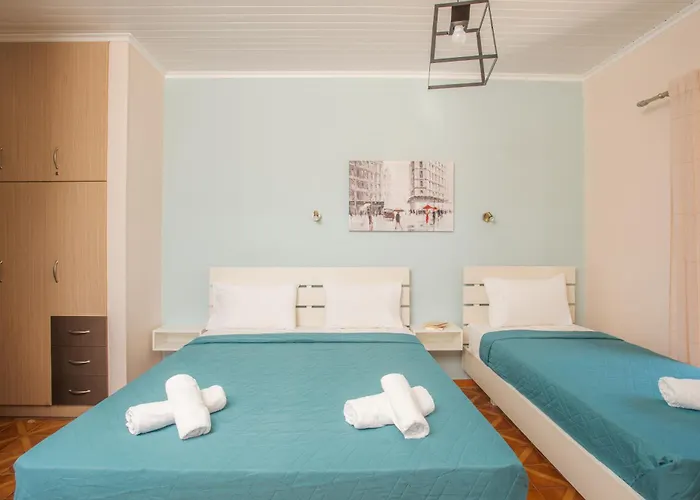 Eros Appartments بيت ضيافة 3*